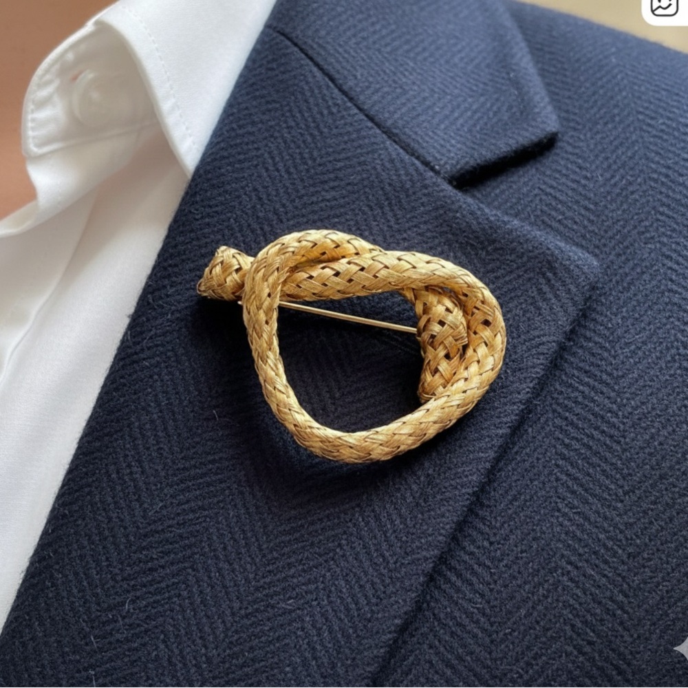 Gold Wire Pretzel Brooch Vintage